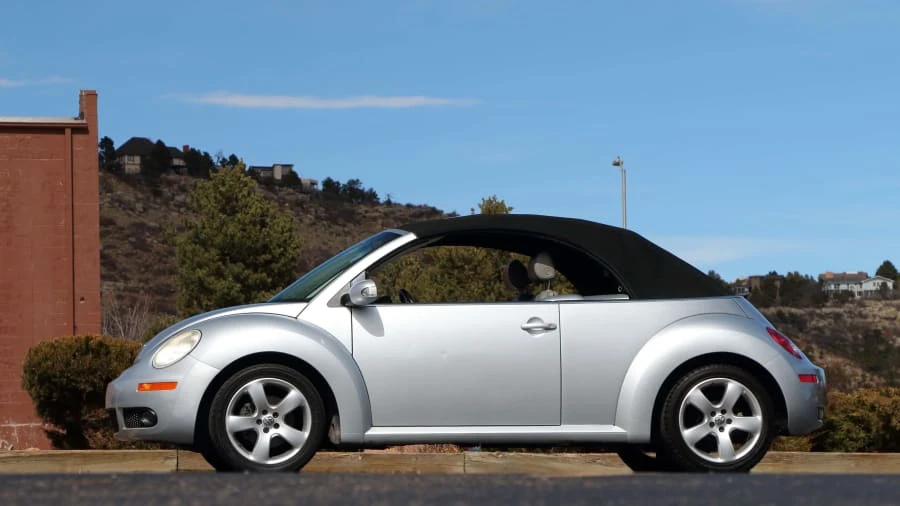 2006 Volkswagen New Beetle - Image 2 of 12