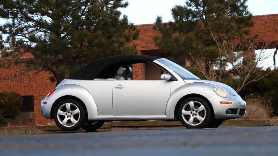 2006 Volkswagen New Beetle - Image 8 of 12
