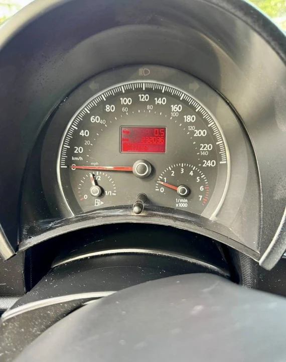 2006 Volkswagen New Beetle - Image 10 of 14