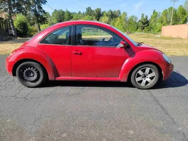 2006 Volkswagen New Beetle - Image 5 of 11