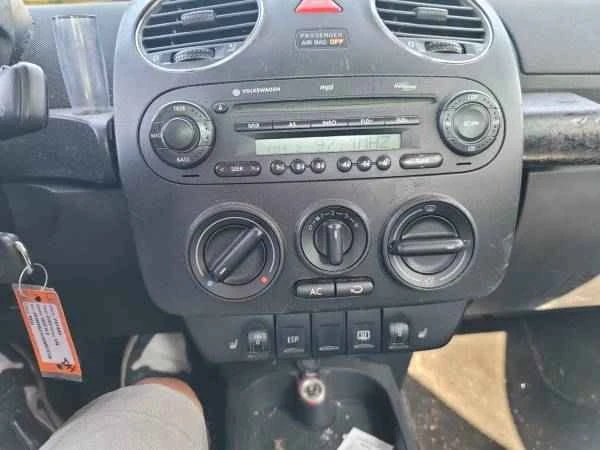 2006 Volkswagen New Beetle - Image 9 of 11