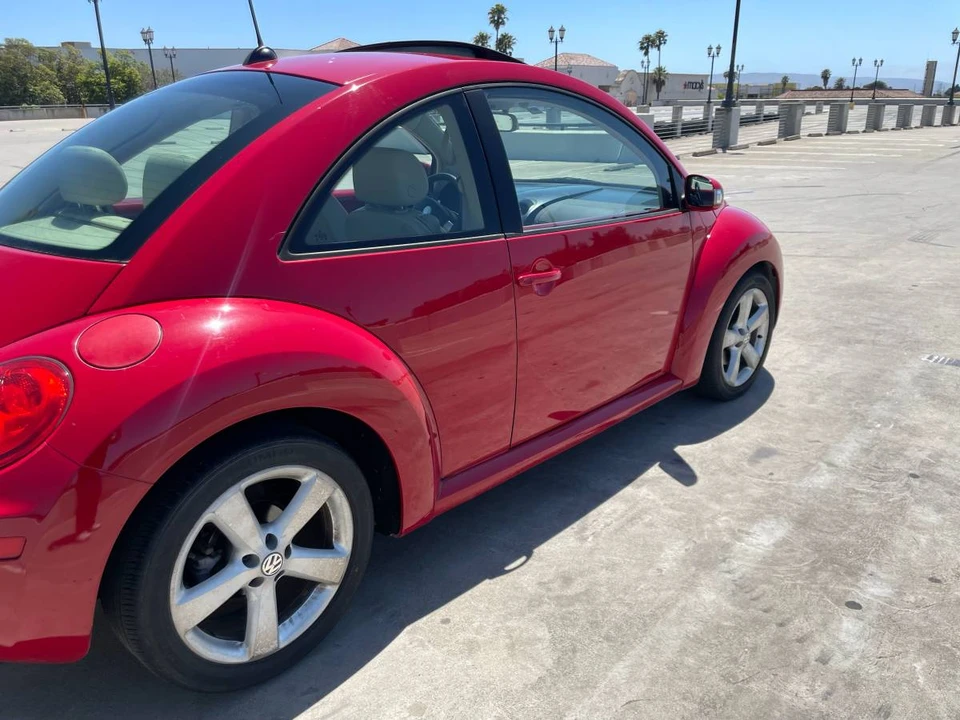 2006 Volkswagen New Beetle - Image 4 of 8