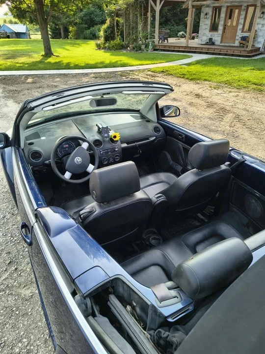 2006 Volkswagen New Beetle - Image 2 of 7