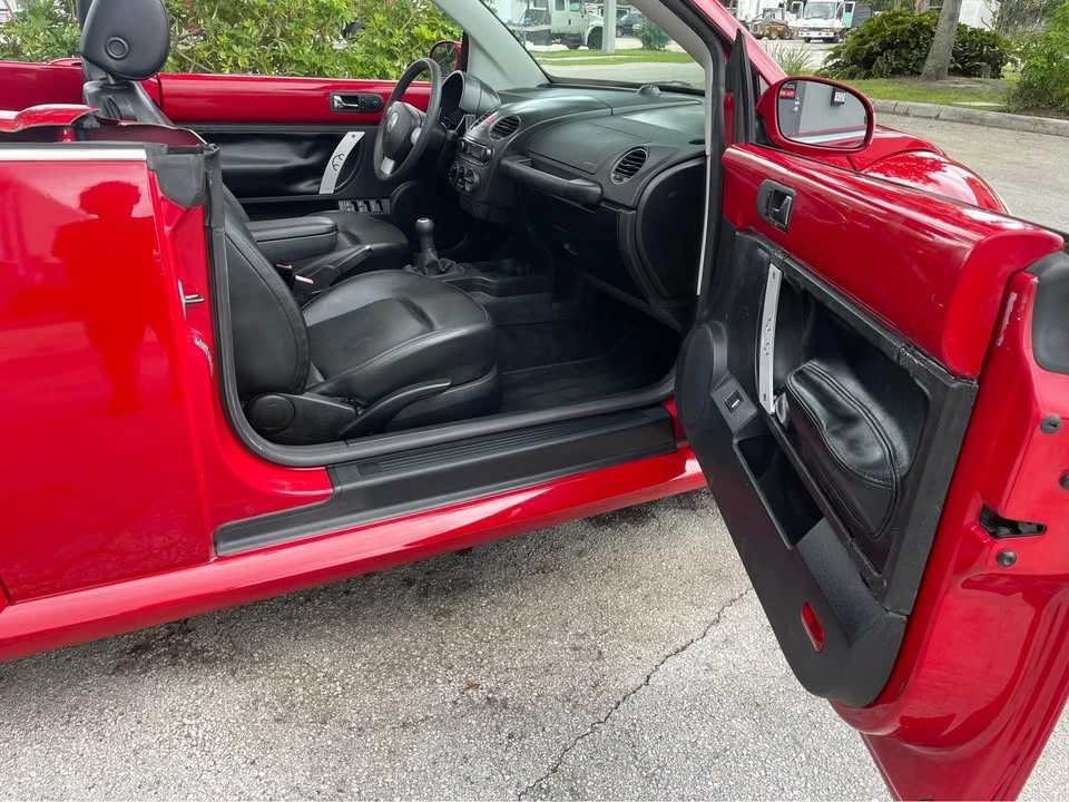 2006 Volkswagen New Beetle - Image 6 of 10