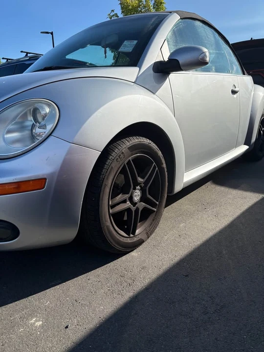 2006 Volkswagen New Beetle - Image 4 of 5