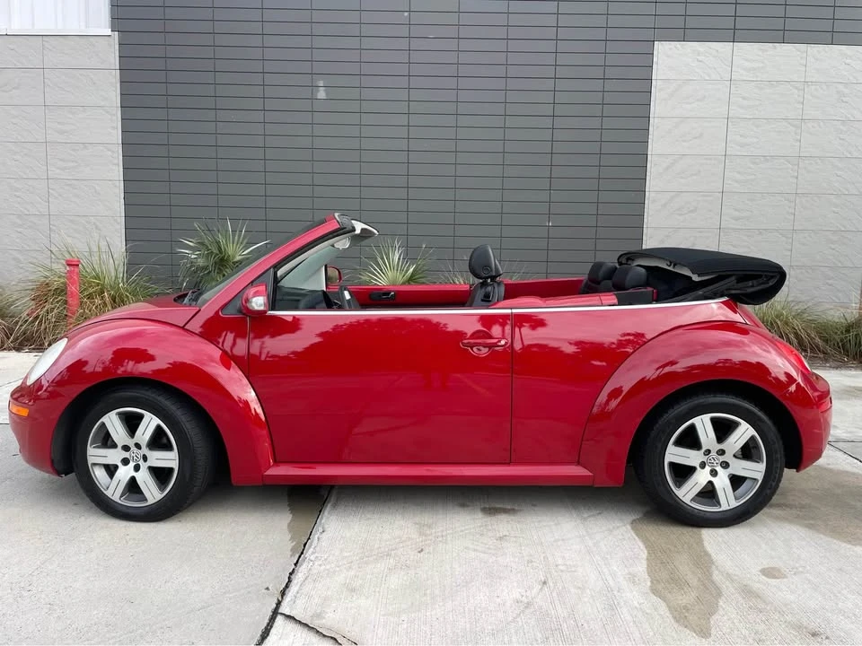 2006 Volkswagen New Beetle - Image 2 of 10
