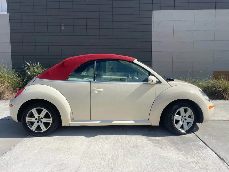 2006 Volkswagen New Beetle - Image 5 of 8