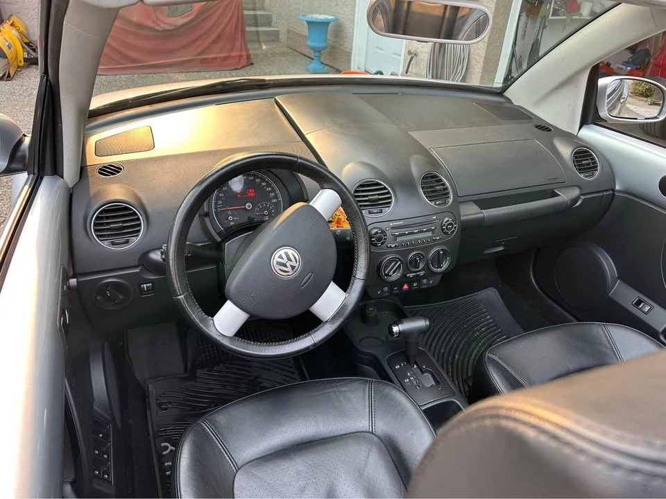 2006 Volkswagen New Beetle - Image 6 of 10