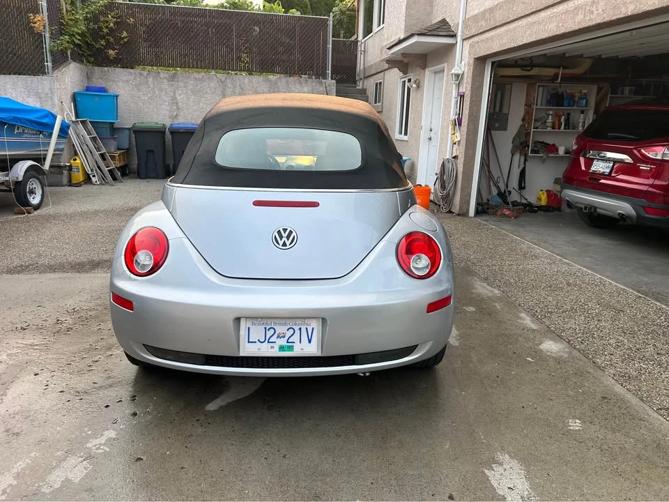2006 Volkswagen New Beetle - Image 2 of 10