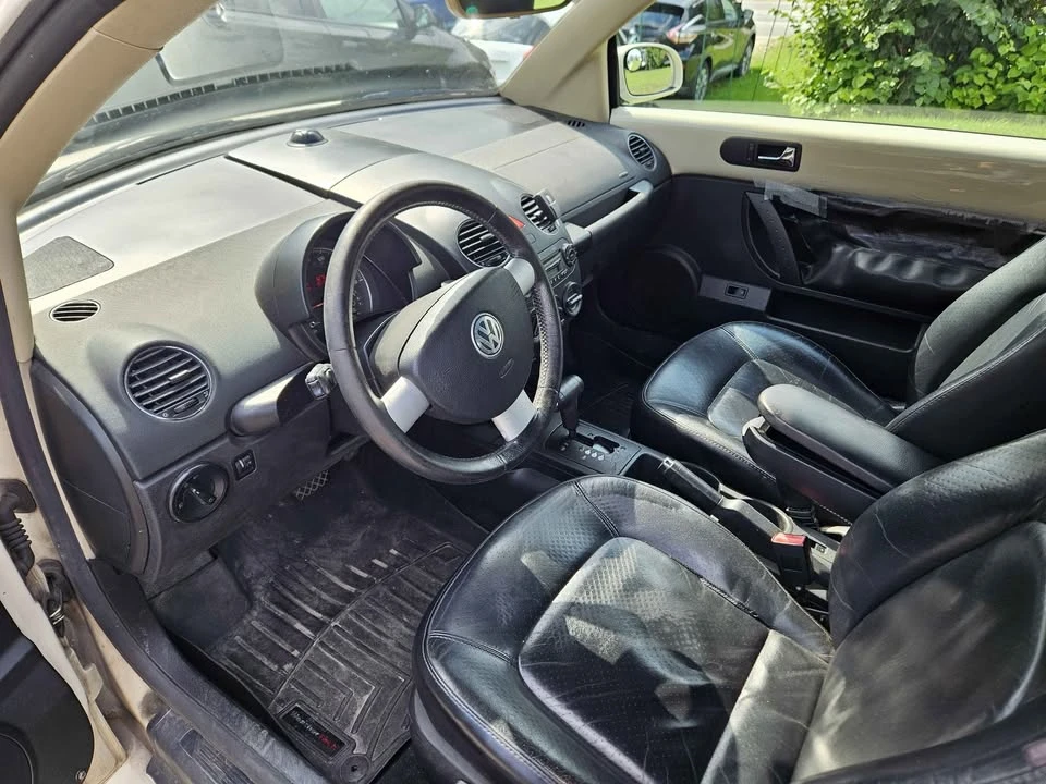 2006 Volkswagen New Beetle - Image 9 of 11