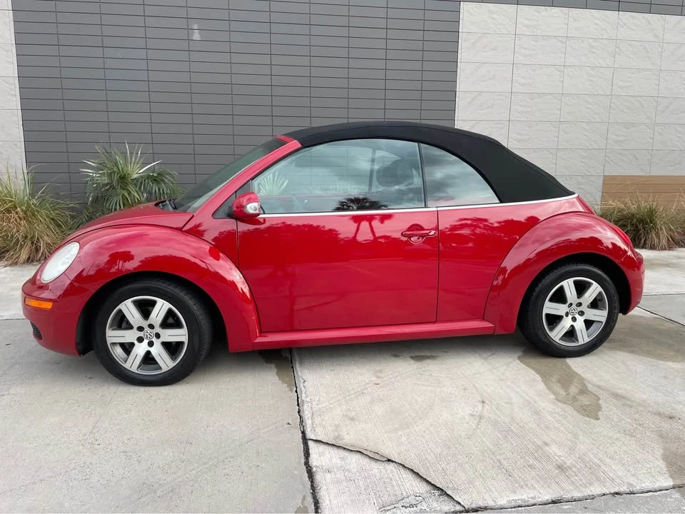 2006 Volkswagen New Beetle - Image 9 of 12