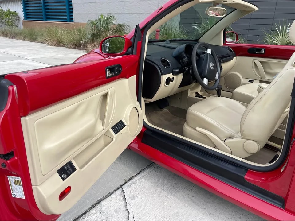 2006 Volkswagen New Beetle - Image 6 of 7