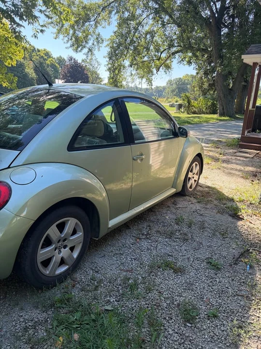 2006 Volkswagen New Beetle - Image 2 of 6