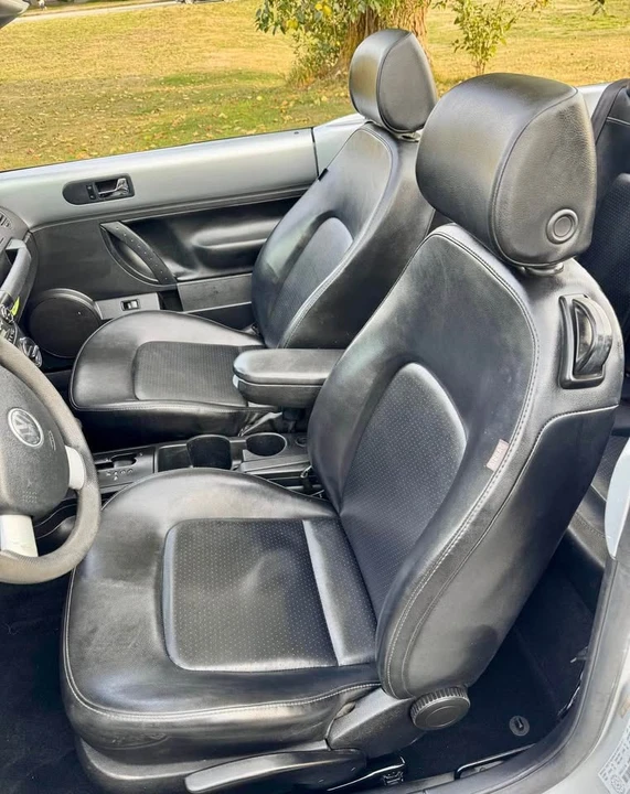 2006 Volkswagen New Beetle - Image 9 of 13