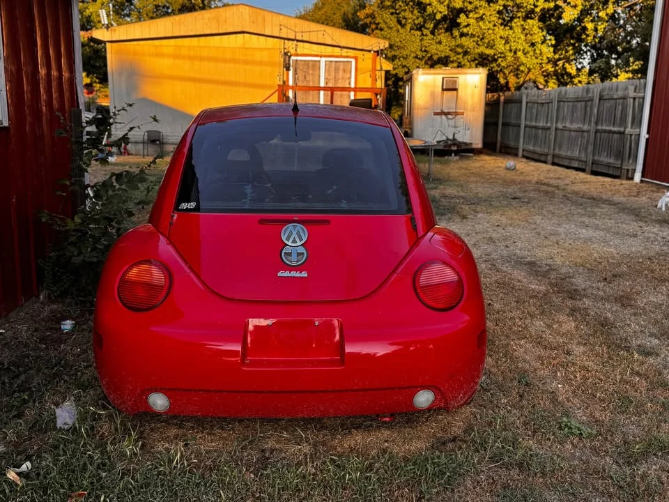 2006 Volkswagen New Beetle - Image 2 of 17