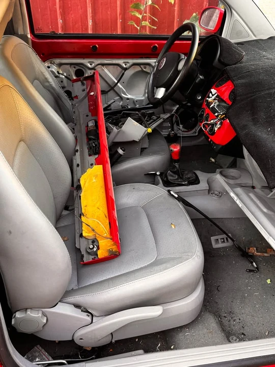 2006 Volkswagen New Beetle - Image 14 of 17