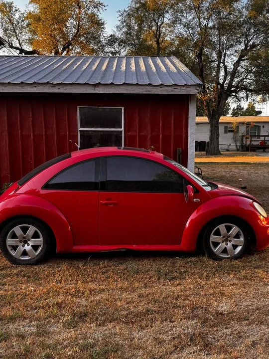 2006 Volkswagen New Beetle - Image 3 of 17