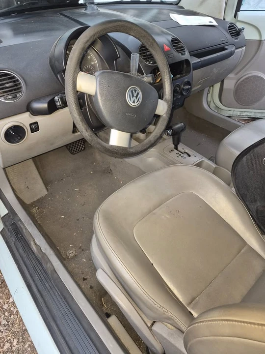 2006 Volkswagen New Beetle - Image 8 of 14