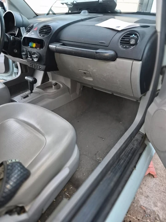 2006 Volkswagen New Beetle - Image 10 of 14