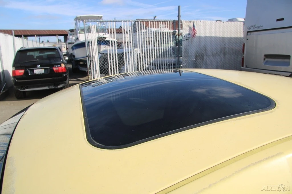 2006 Volkswagen New Beetle - Image 12 of 21