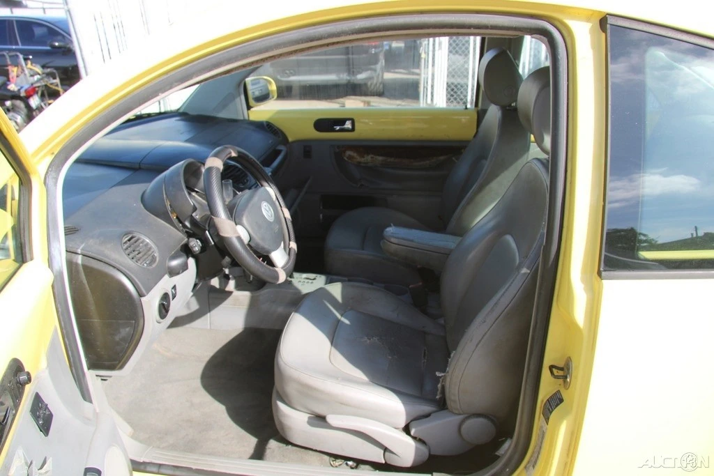 2006 Volkswagen New Beetle - Image 15 of 21