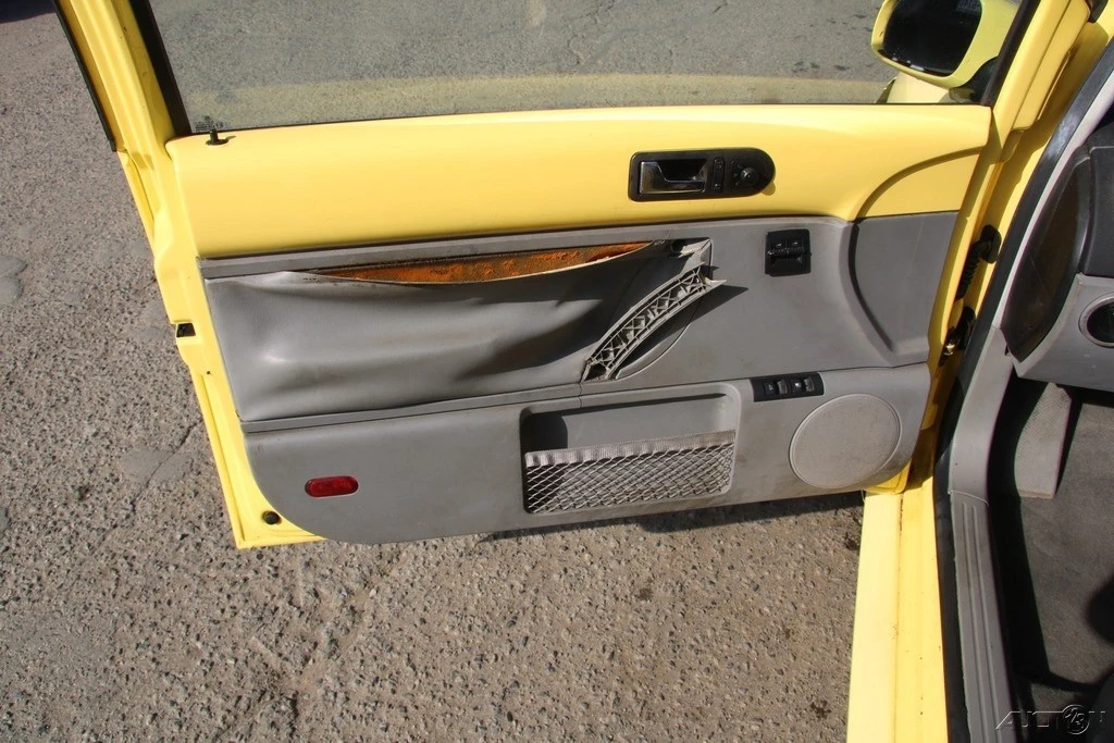 2006 Volkswagen New Beetle - Image 14 of 21