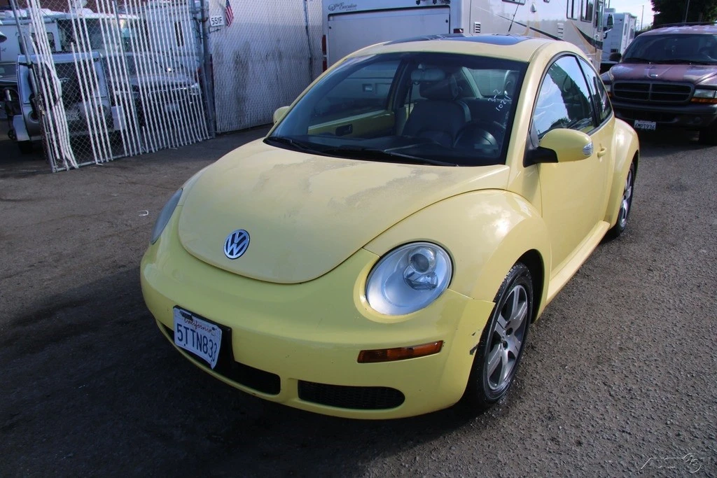 2006 Volkswagen New Beetle - Image 2 of 21