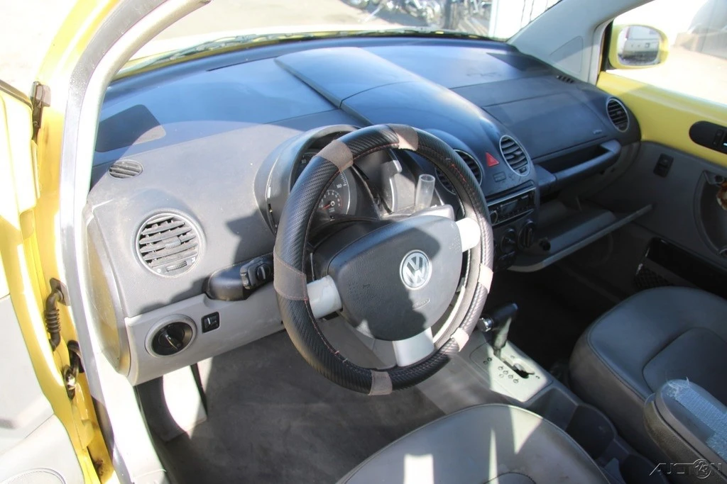 2006 Volkswagen New Beetle - Image 16 of 21