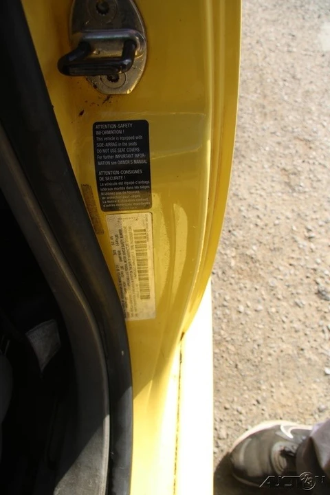 2006 Volkswagen New Beetle - Image 13 of 21