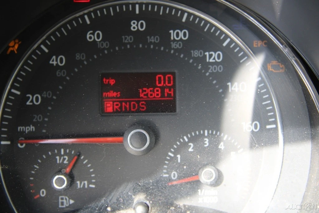 2006 Volkswagen New Beetle - Image 18 of 21