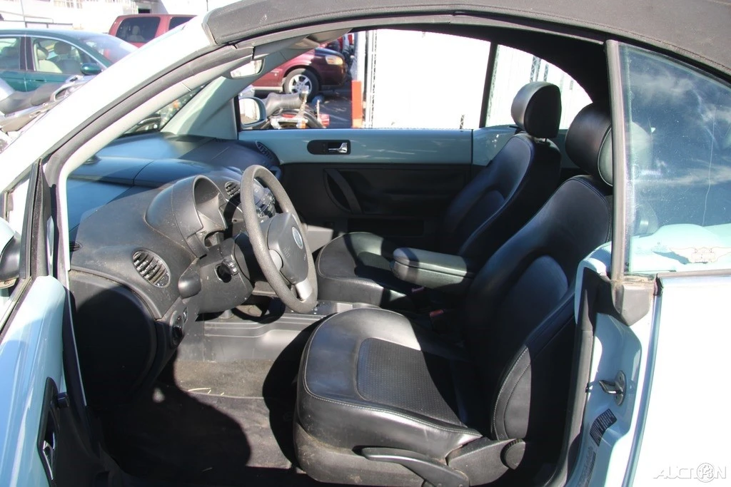 2006 Volkswagen New Beetle - Image 12 of 21