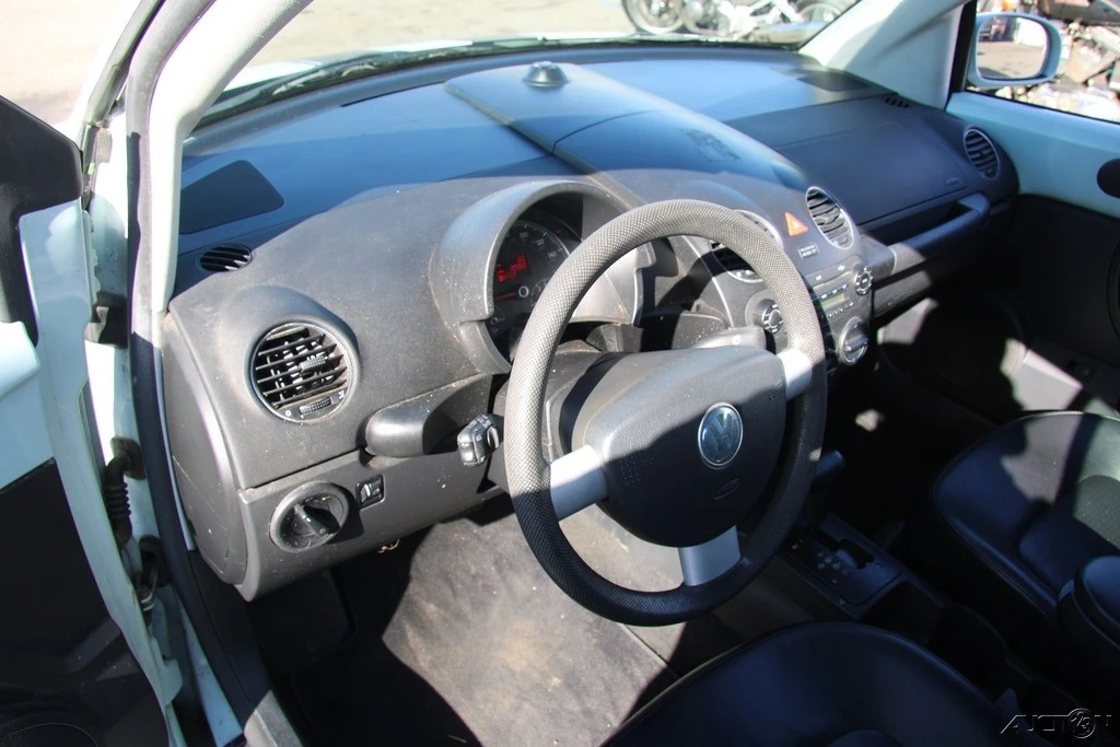 2006 Volkswagen New Beetle - Image 13 of 21