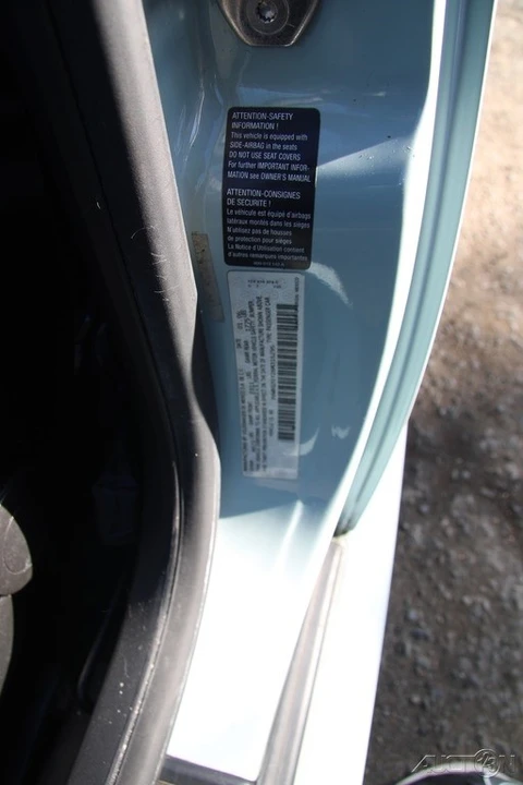 2006 Volkswagen New Beetle - Image 10 of 21