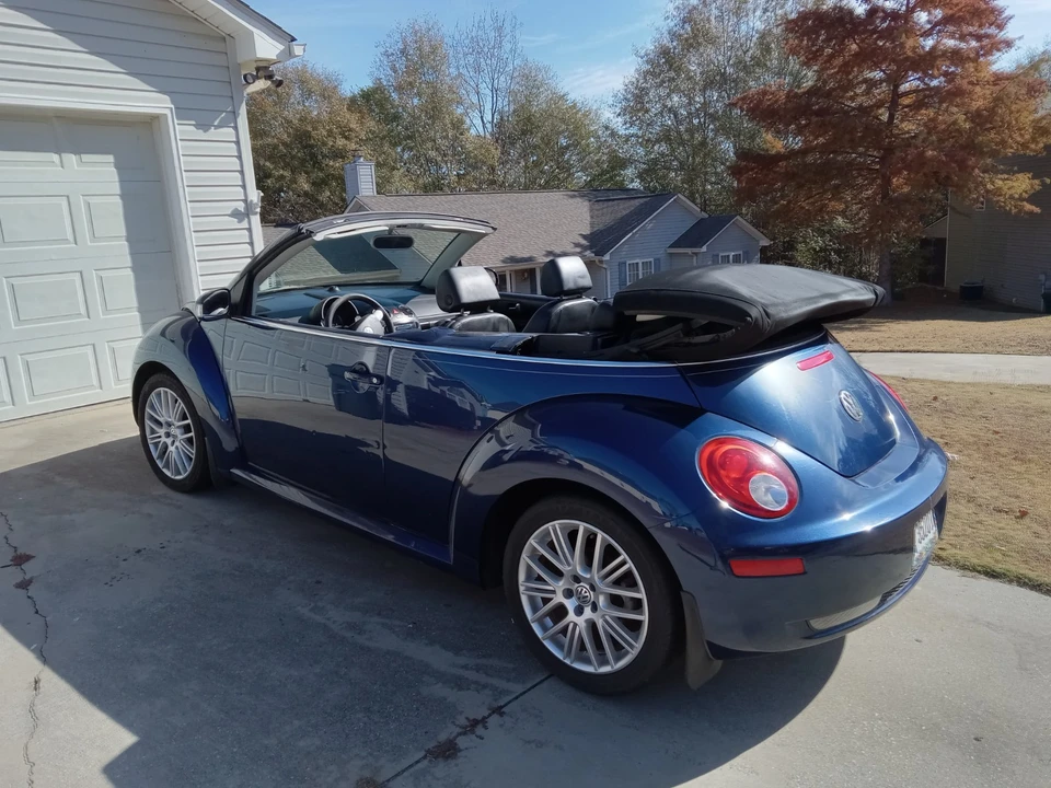 2006 Volkswagen New Beetle - Image 9 of 10