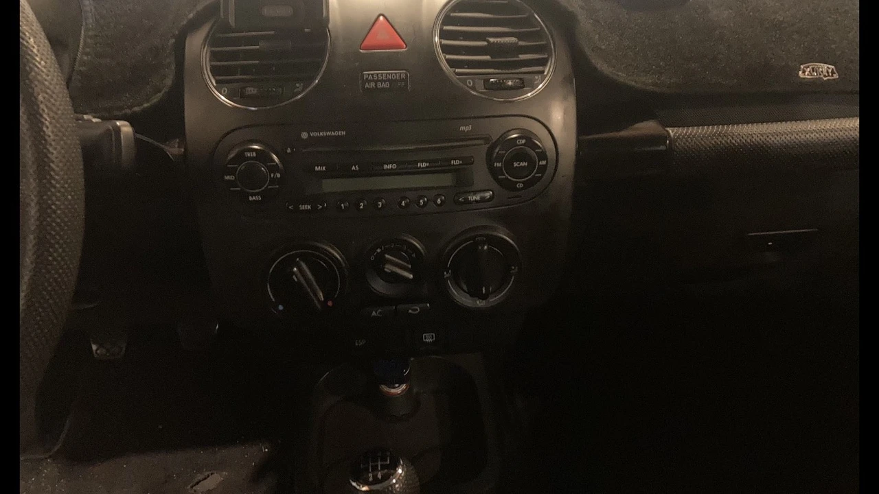 2006 Volkswagen New Beetle - Image 11 of 11
