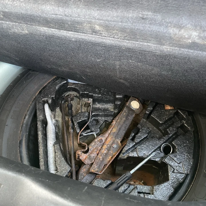 2006 Volkswagen New Beetle - Image 16 of 21