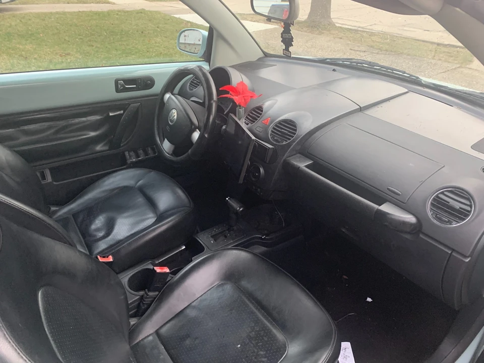 2006 Volkswagen New Beetle - Image 10 of 14
