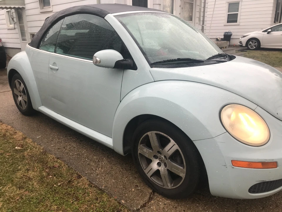 2006 Volkswagen New Beetle - Image 9 of 14