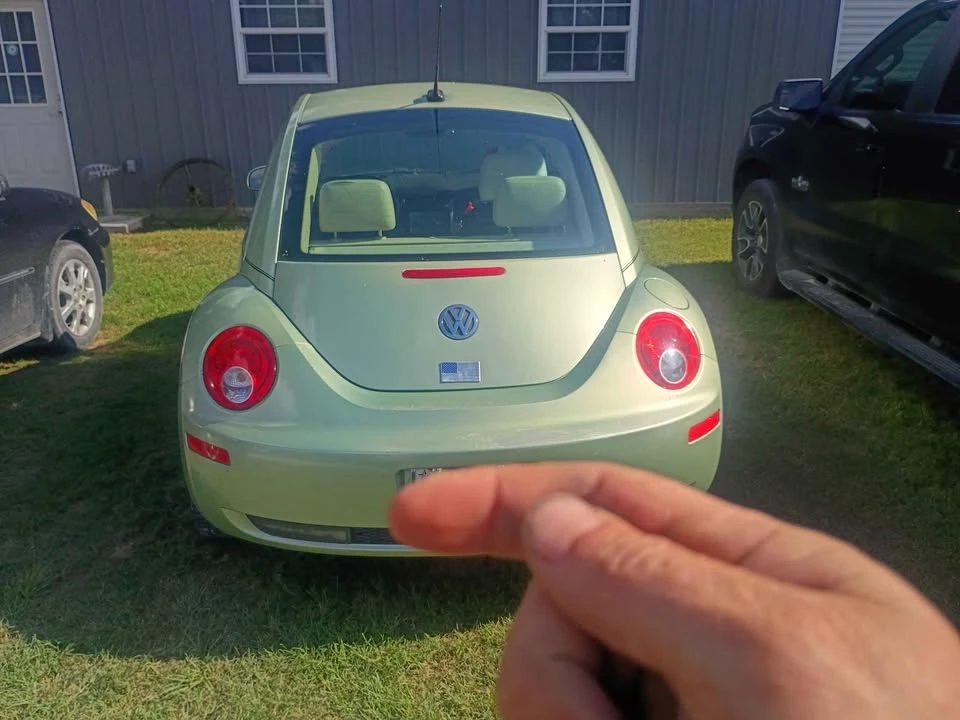 2006 Volkswagen New Beetle - Image 2 of 14