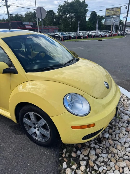 2006 Volkswagen New Beetle - Image 2 of 5