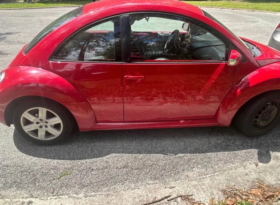 2006 Volkswagen New Beetle - Image 5 of 11