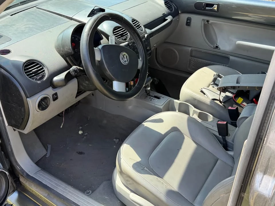 2006 Volkswagen New Beetle - Image 6 of 8