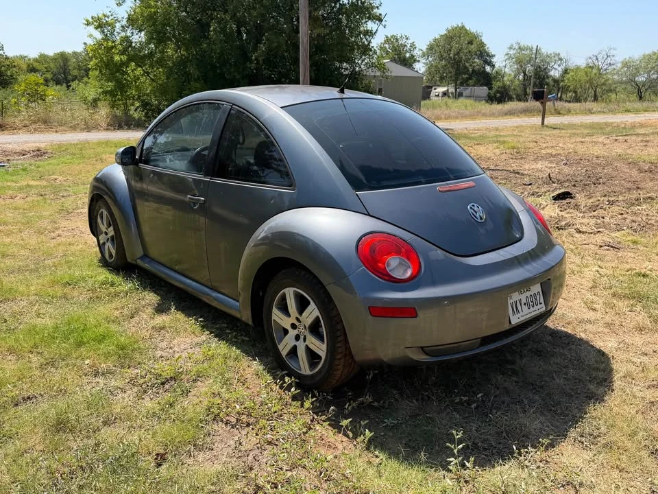 2006 Volkswagen New Beetle - Image 4 of 8