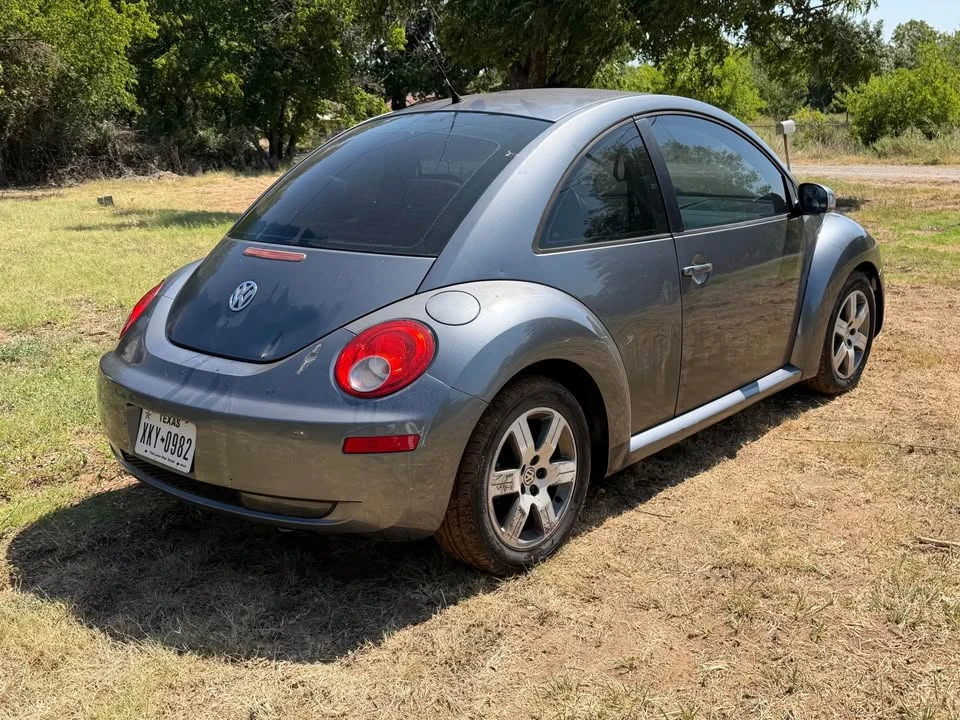 2006 Volkswagen New Beetle - Image 5 of 8