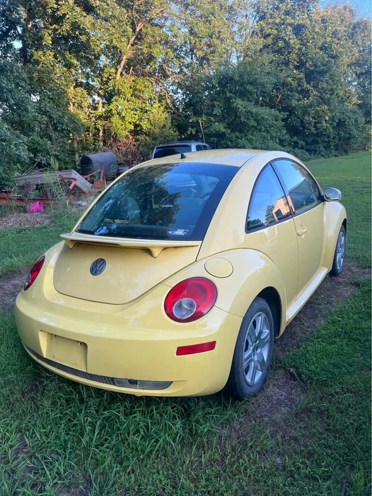 2006 Volkswagen New Beetle - Image 2 of 5