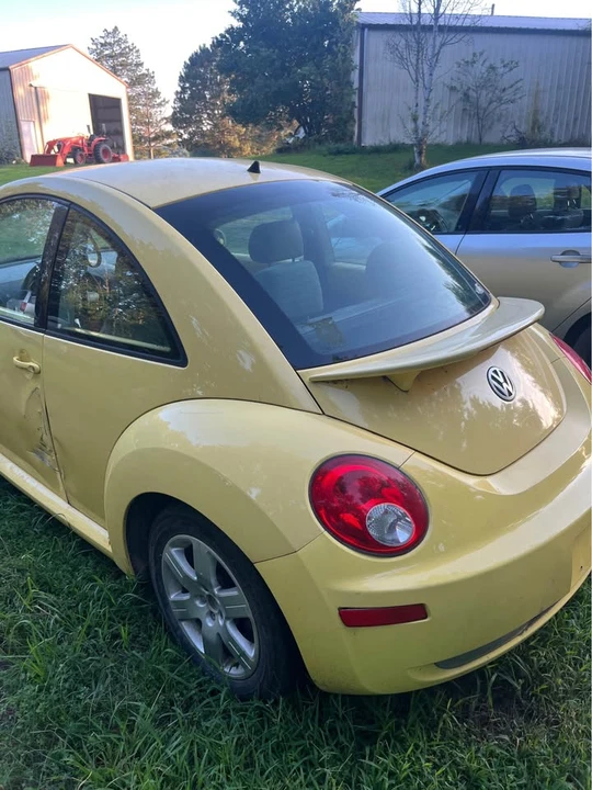 2006 Volkswagen New Beetle - Image 4 of 5