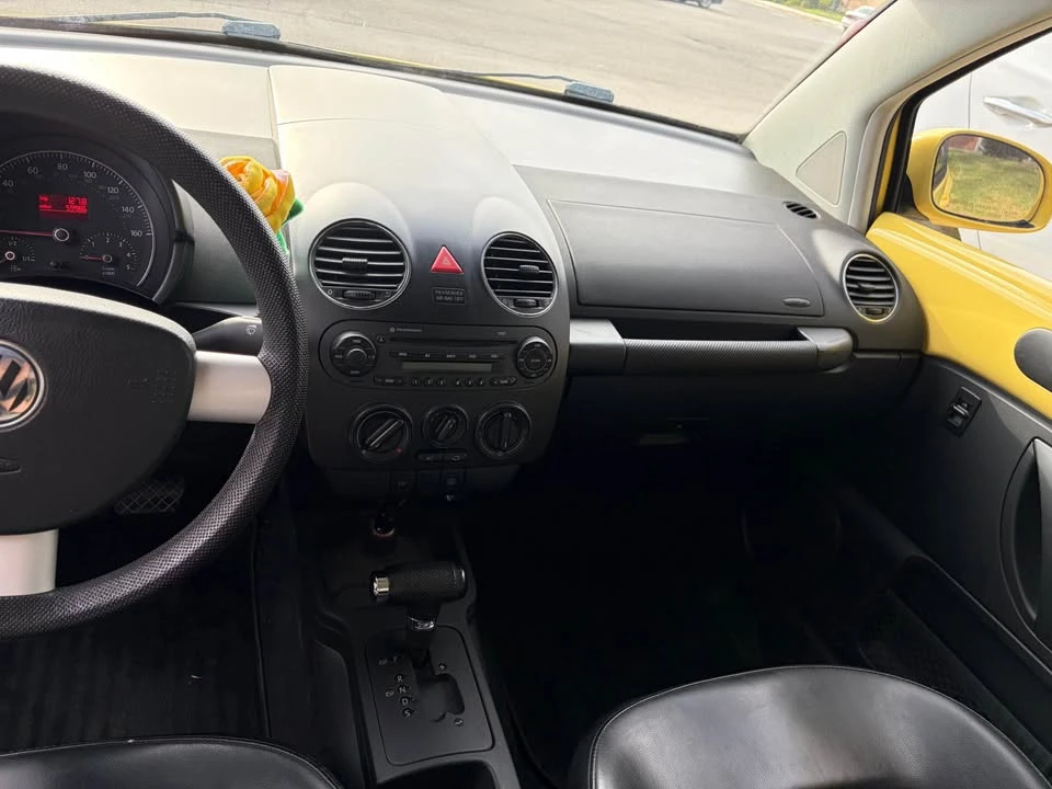2006 Volkswagen New Beetle - Image 11 of 20
