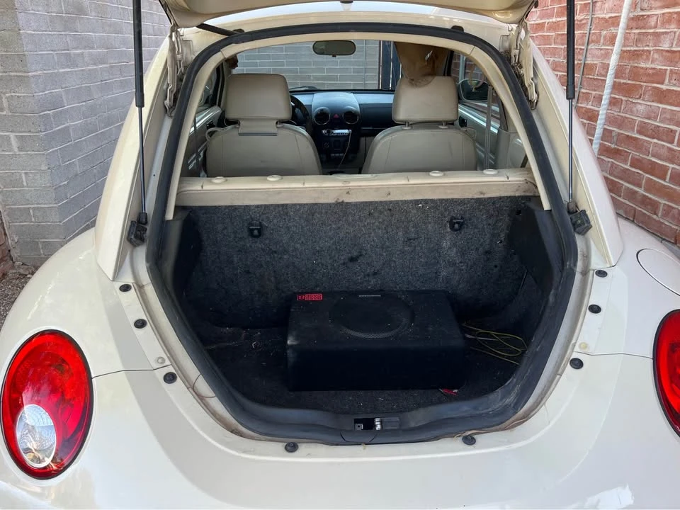 2006 Volkswagen New Beetle - Image 9 of 11