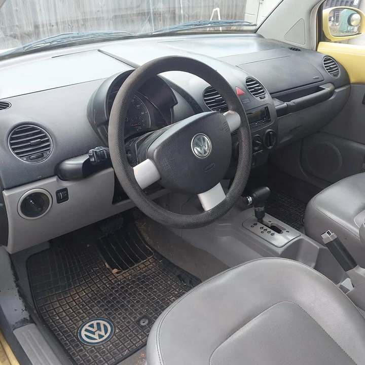 2006 Volkswagen New Beetle - Image 9 of 18