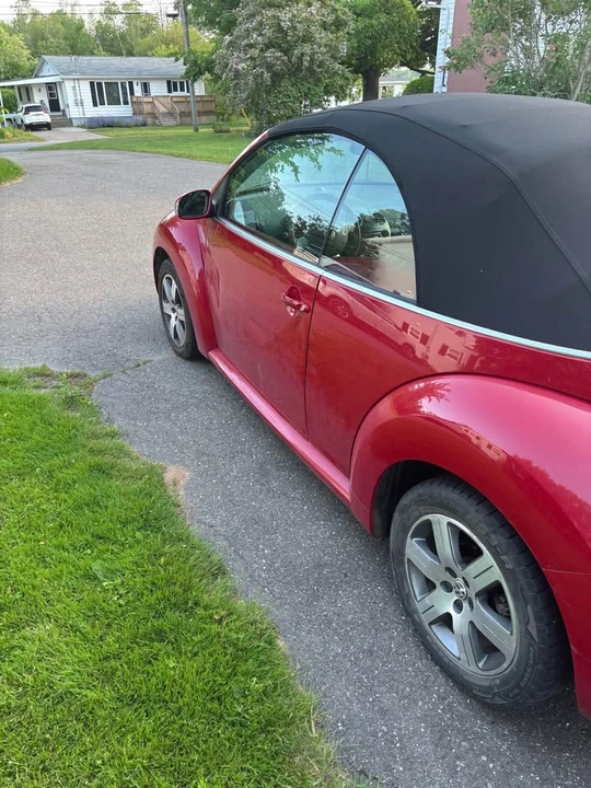 2006 Volkswagen New Beetle - Image 3 of 10